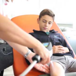 CO2 Shock Cryo Machine – Pain Relief Device Pakistan CO2 Shock Cryo Machine used for knee pain relief treatment in clinic Pakistan