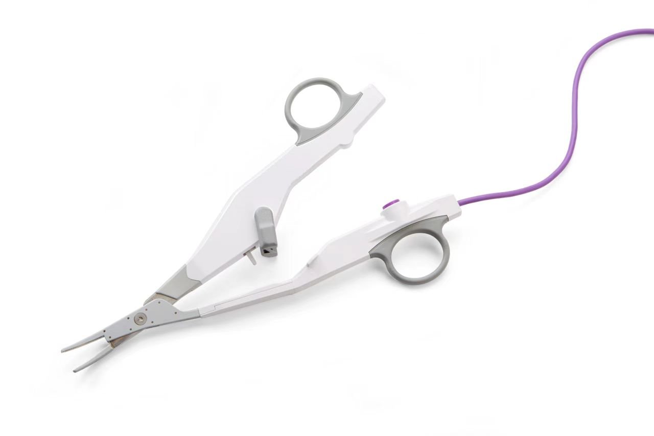 LigaSure Maryland Jaw LF1937 Scissor Handle and Cable Close-Up - Pakistan